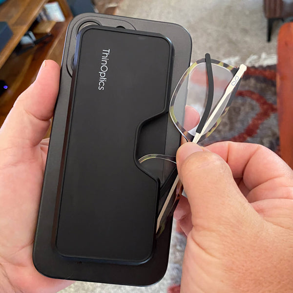 Connect Reading Glasses + MagSafe® Connect Case